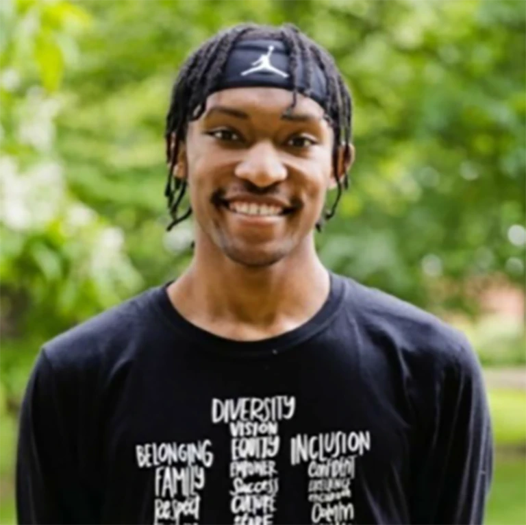 Portrait of IU Southeast Honors Program graduate Reece Grace
